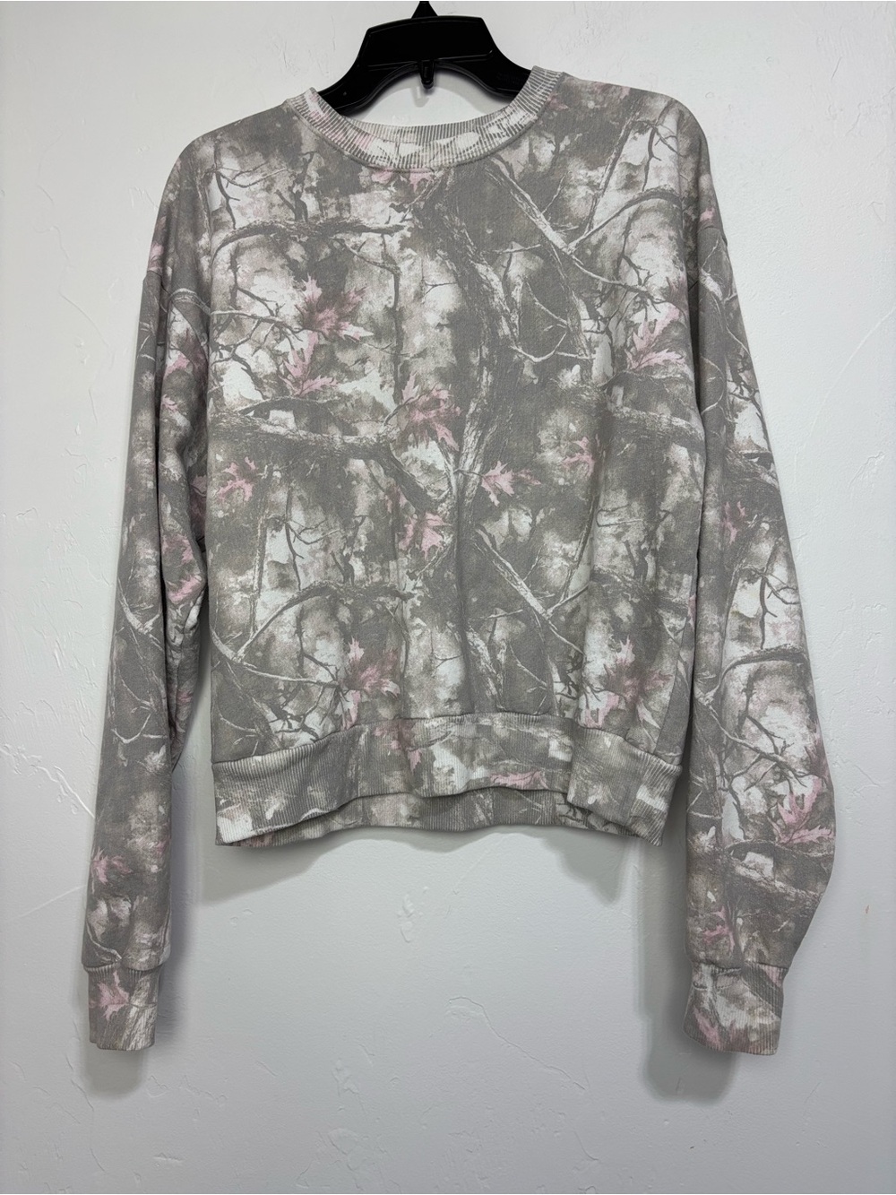 Modern Lux Women's XS Fleece Crewneck Pullover Sweatshirt Gray Pink Camo Cotton